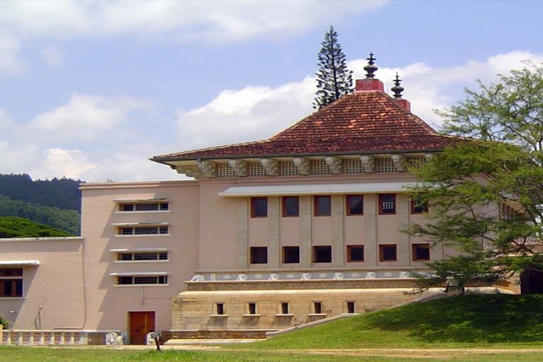 essay about university of peradeniya