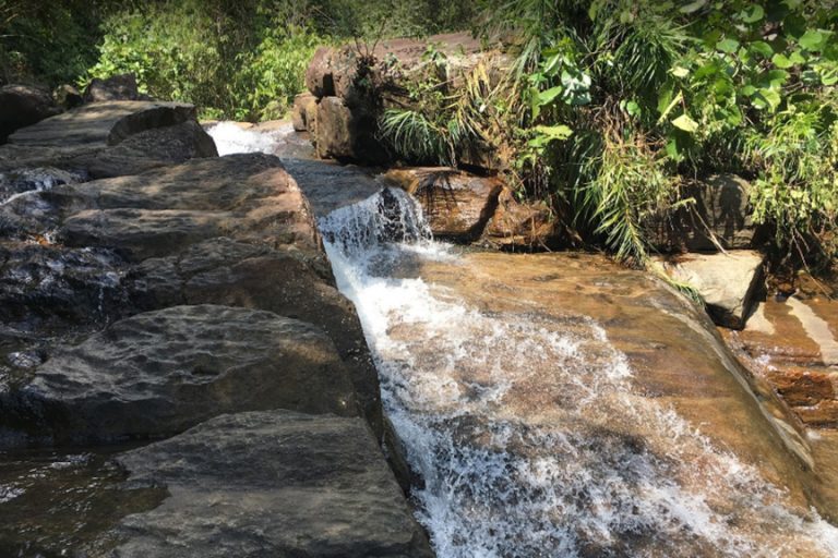 Katugas Ella Waterfall 